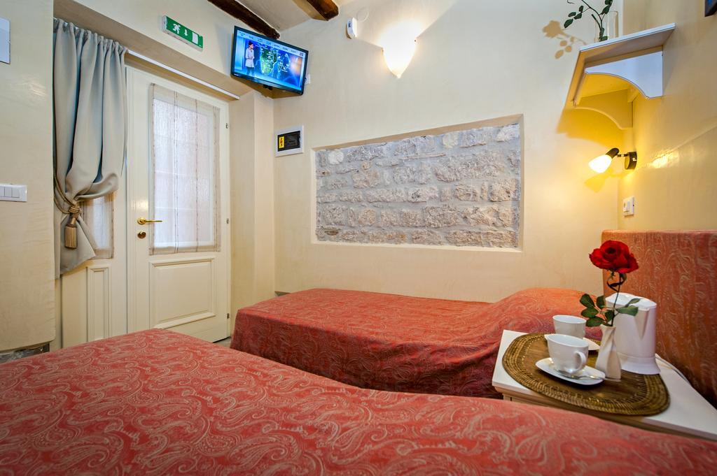 רוביני Guest House Sotto I Volti Centro Storico מראה חיצוני תמונה