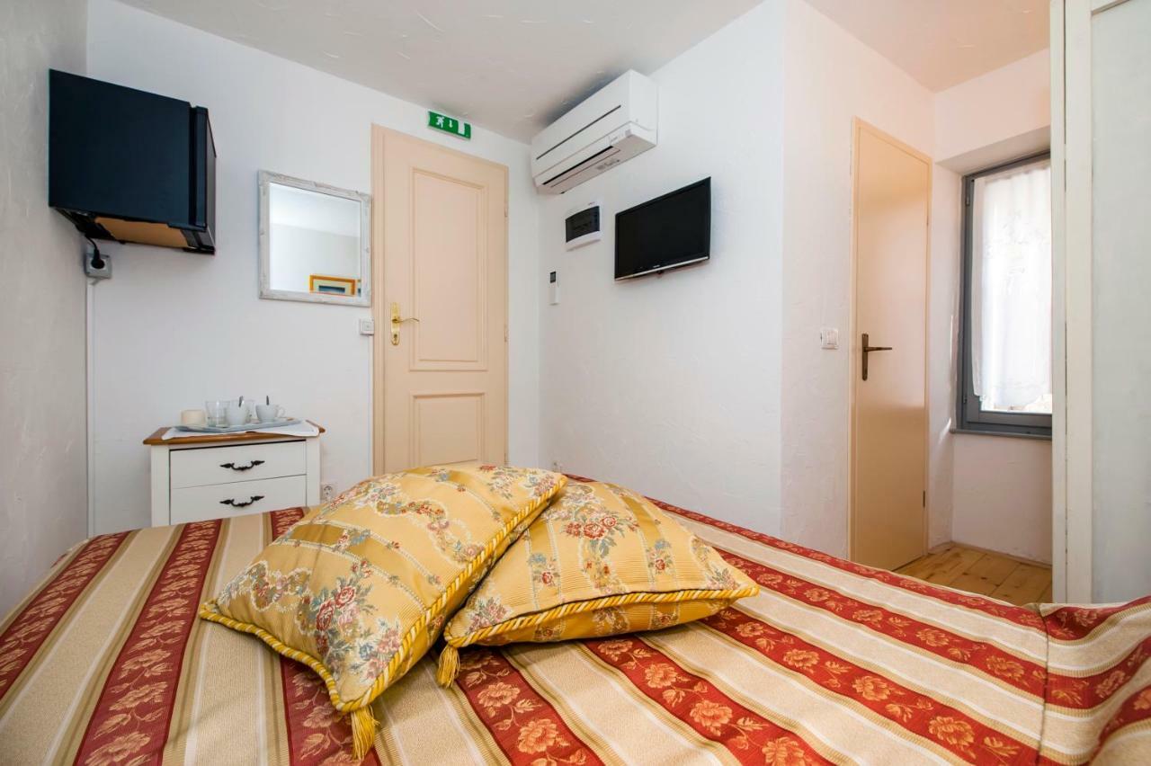 רוביני Guest House Sotto I Volti Centro Storico מראה חיצוני תמונה