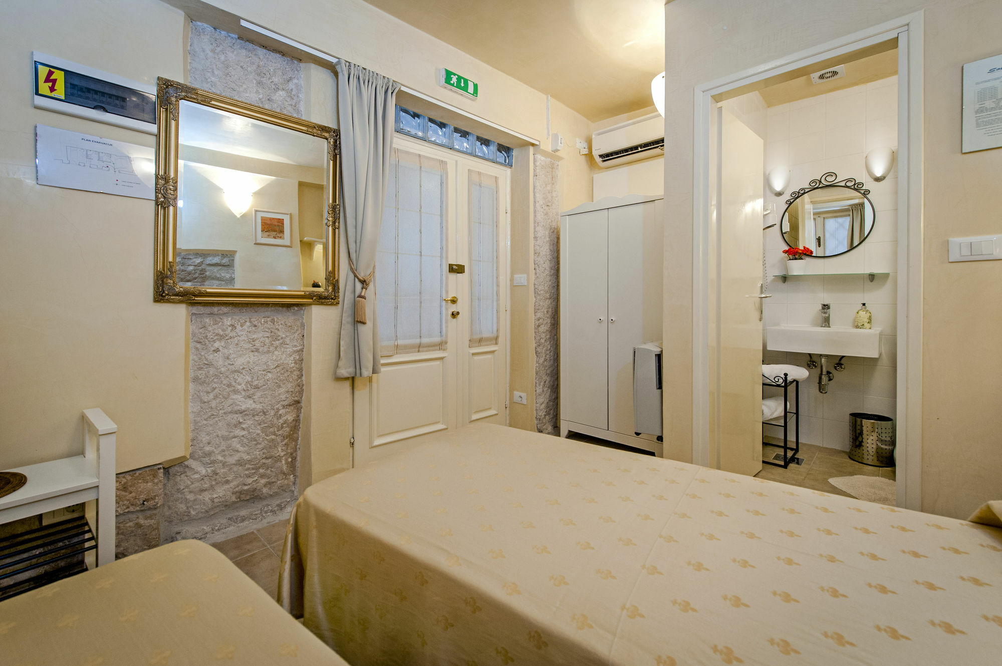 רוביני Guest House Sotto I Volti Centro Storico מראה חיצוני תמונה